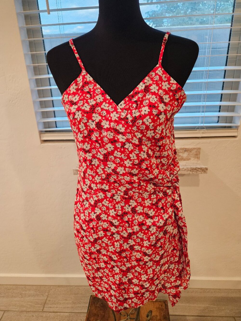 Reformation Red White Floral Ditsy Print Wrap Mini Dress size XL